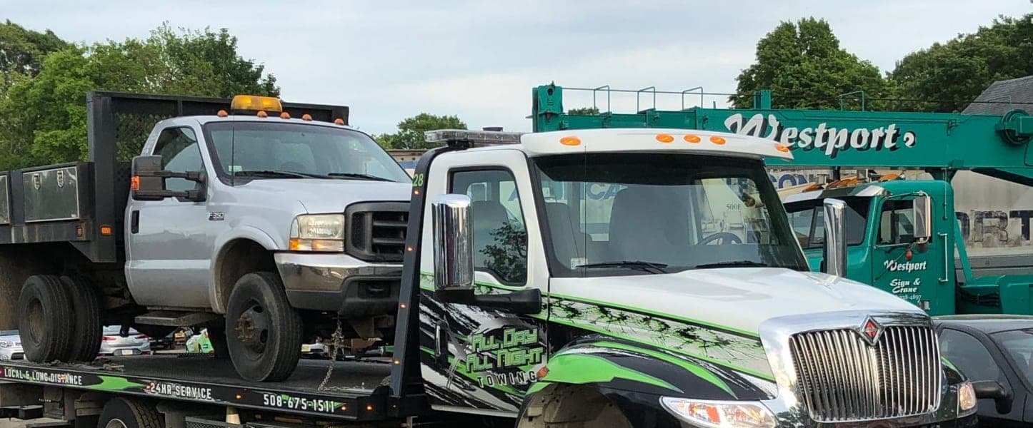 Dump truck loaded on the flatbed